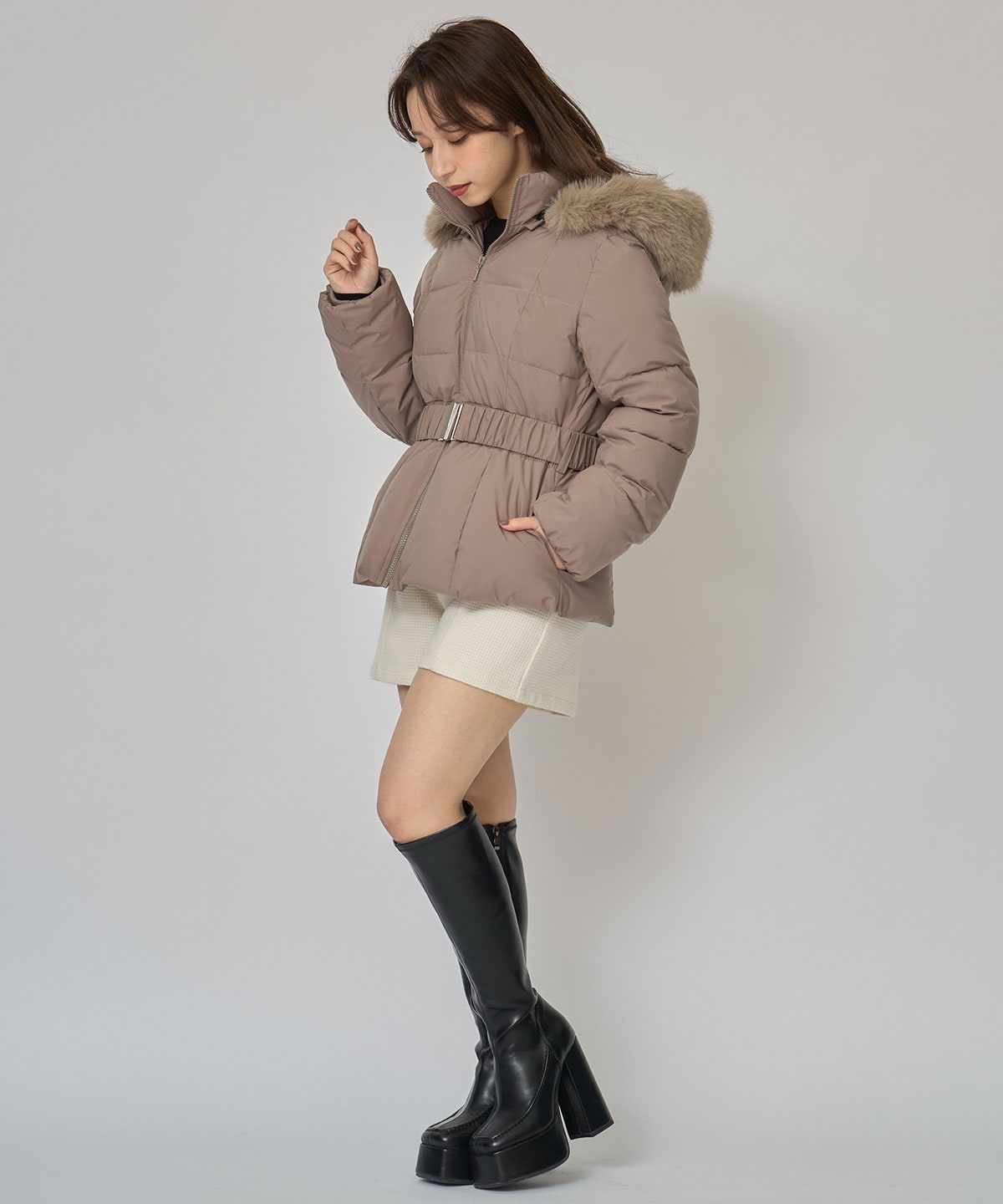 ベルトデザインキルティングファイバーダウンジャケット