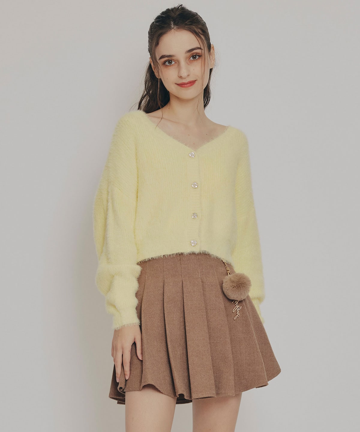 フェザーヤーンビジューボタンカーディガン