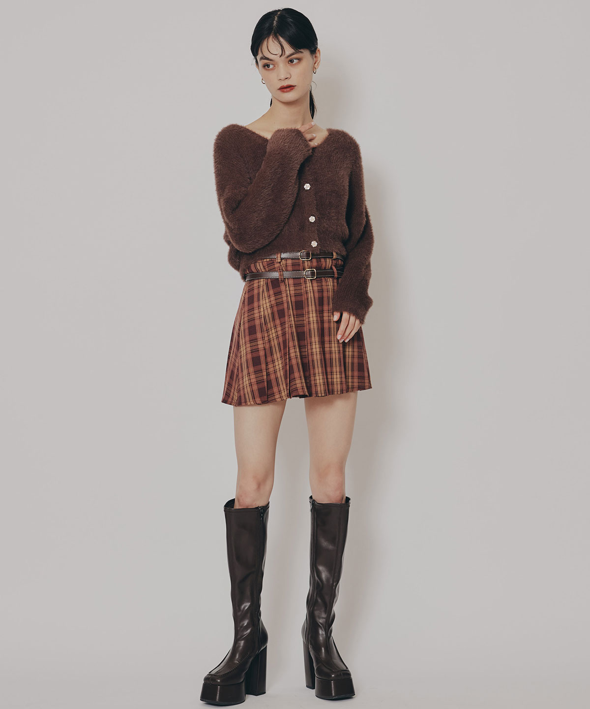 フェザーヤーンビジューボタンカーディガン