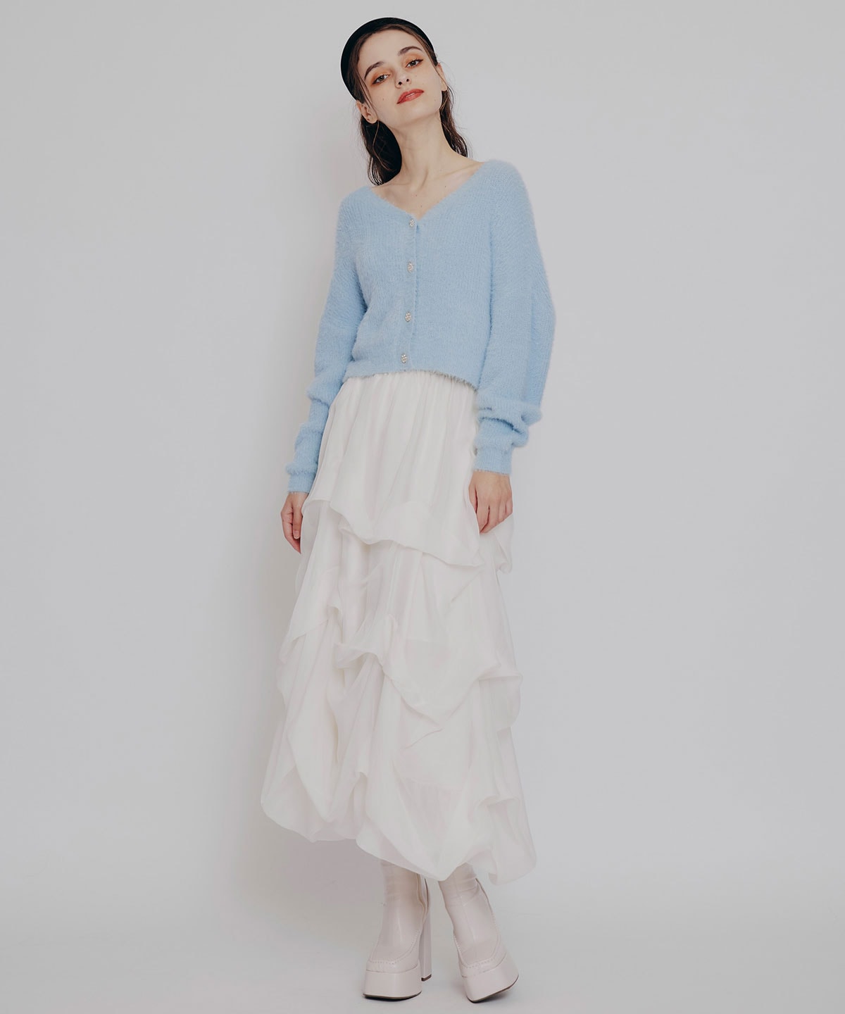 フェザーヤーンビジューボタンカーディガン