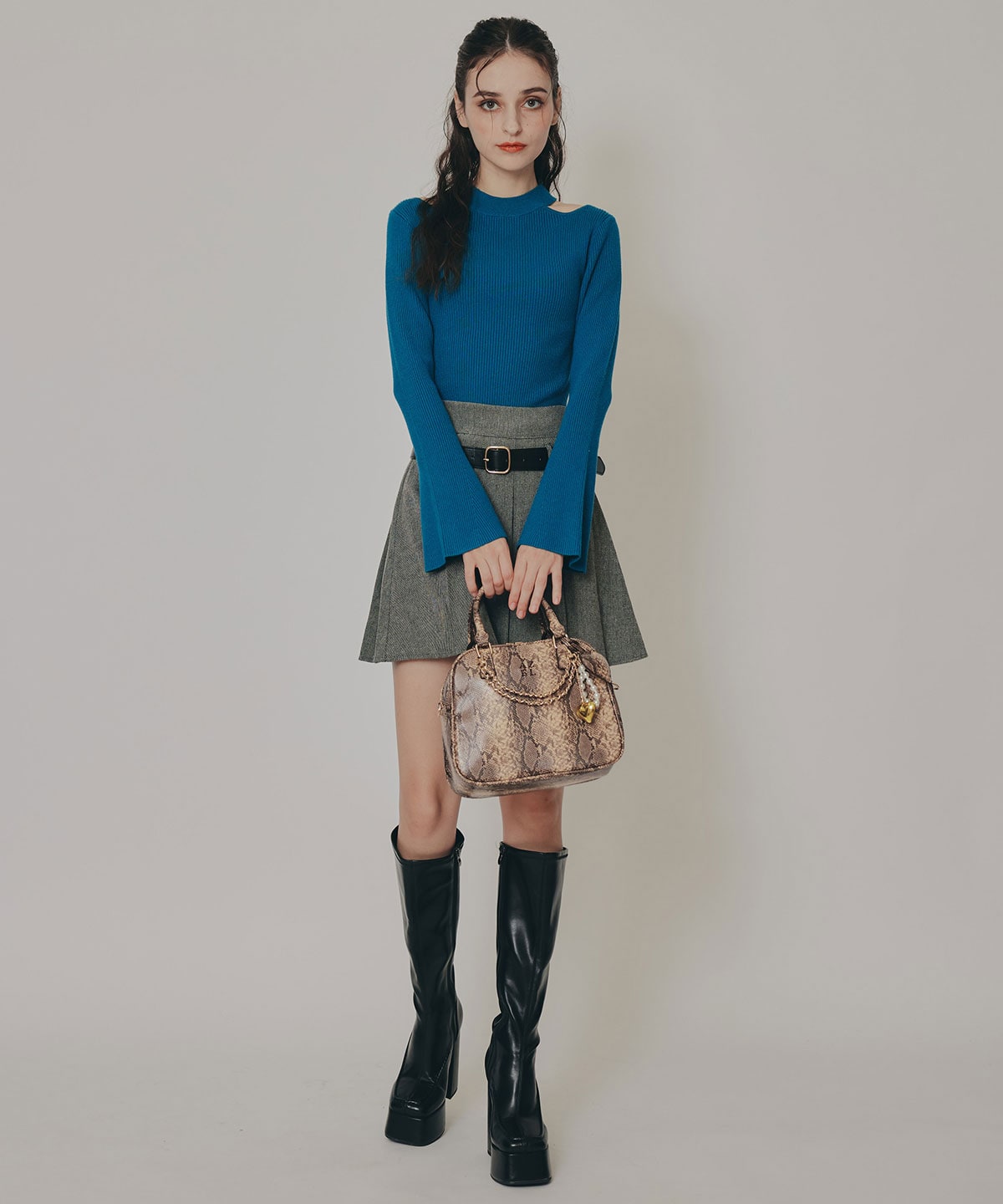 カットアウトリブニットトップス