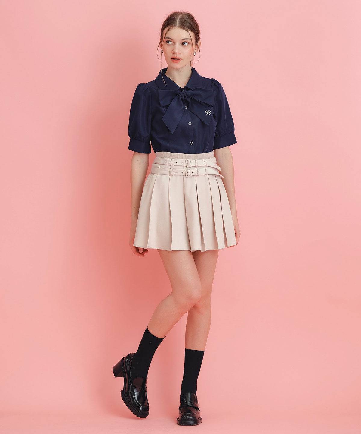 ロゴリボンパフスリーブブラウス