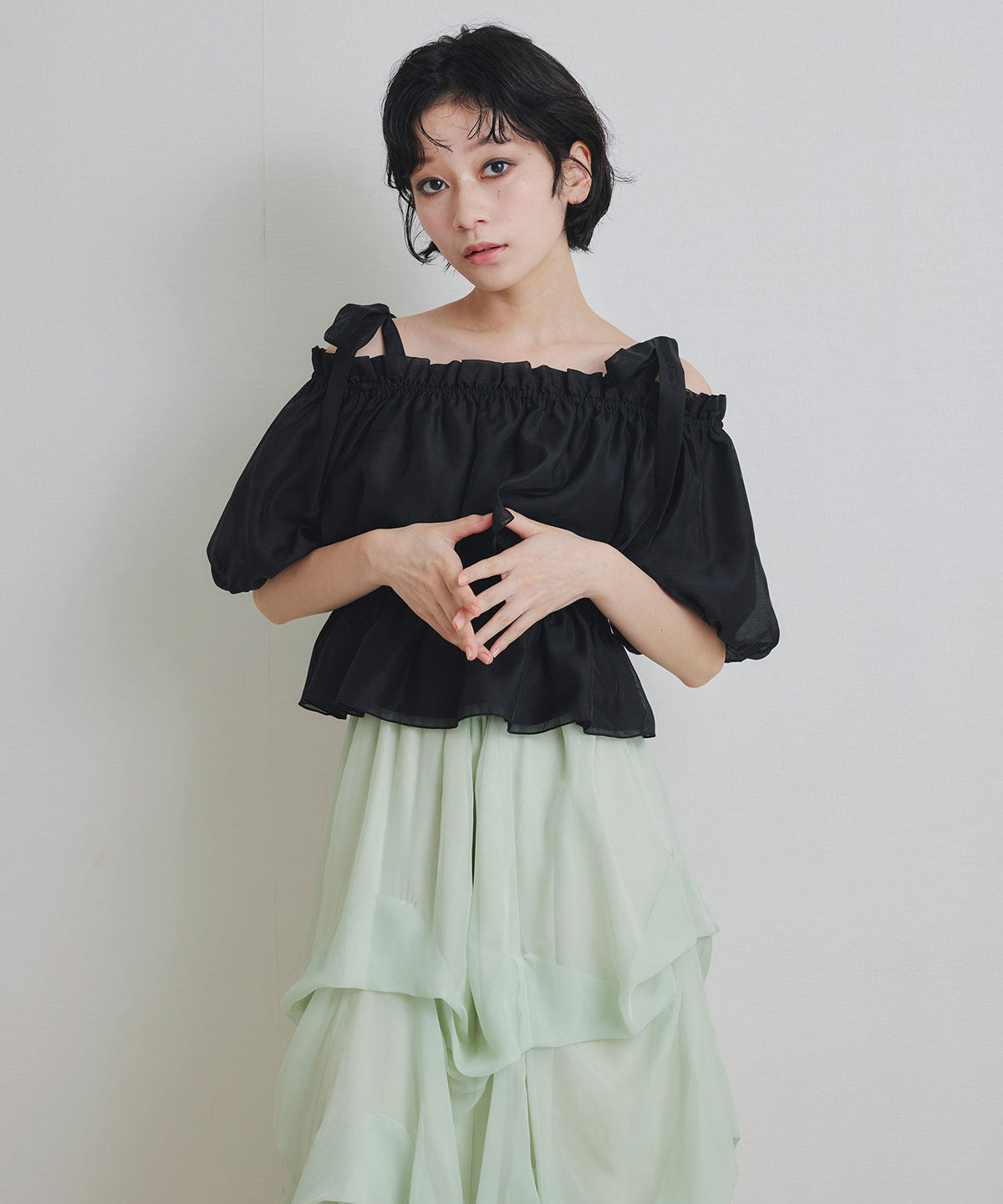 ショルダーリボンフリルオフショルブラウス