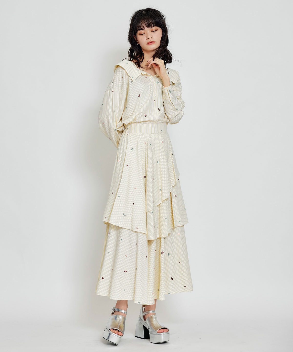 【セットアップ可能】REDYAZELアルファベットロゴ刺繍ティアードロングスカート