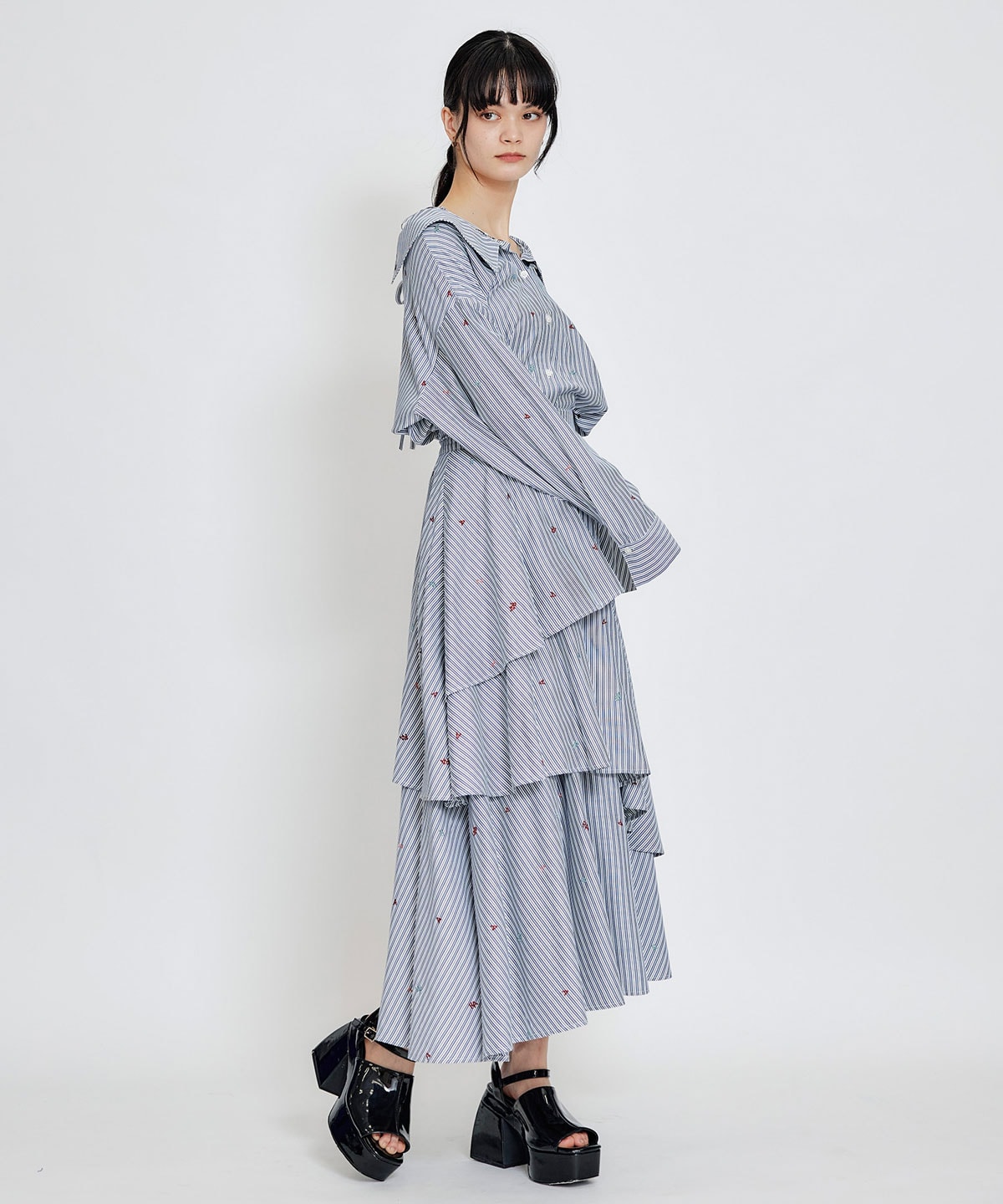 【セットアップ可能】REDYAZELアルファベットロゴ刺繍ティアードロングスカート