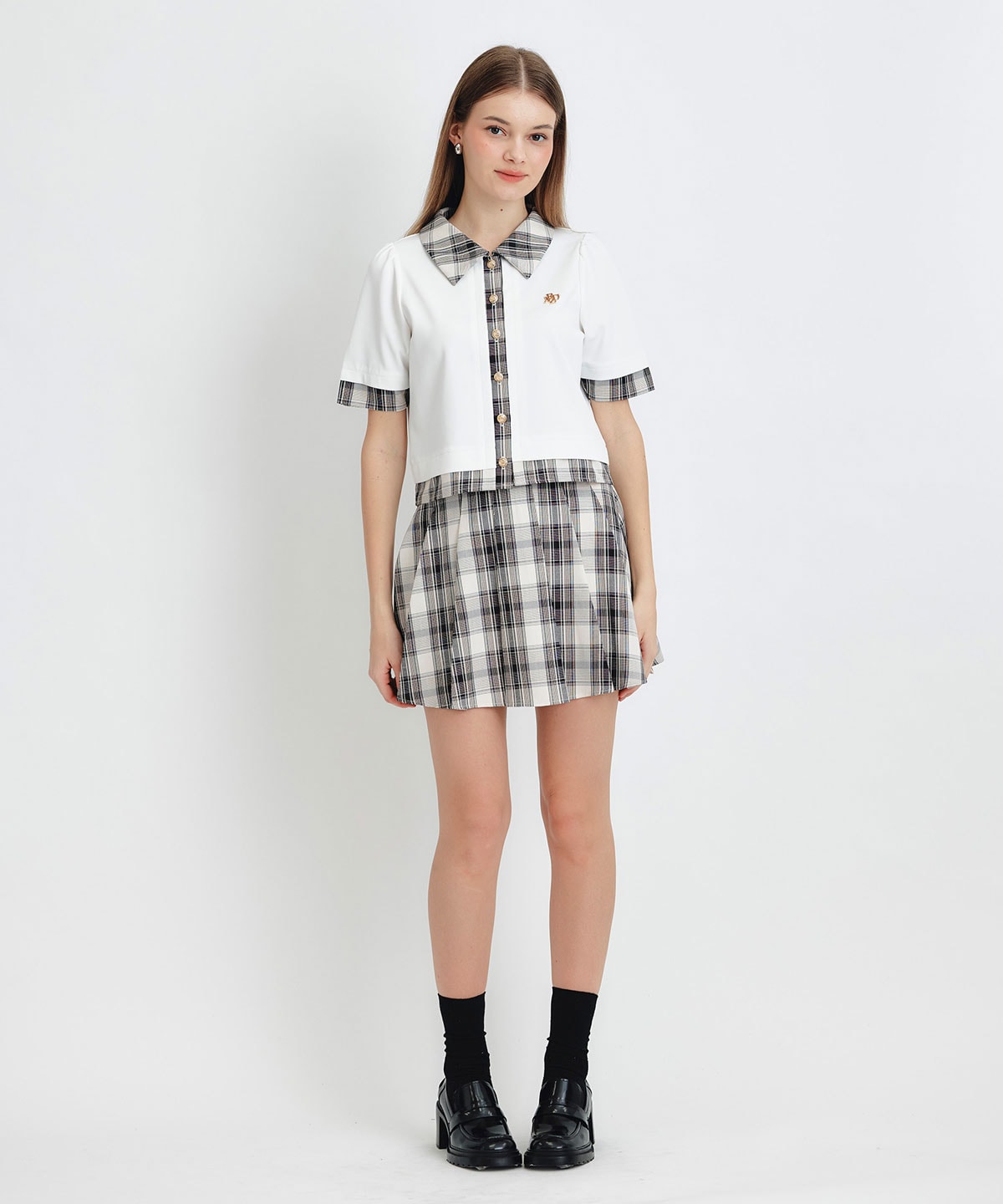ロゴブローチブラウス×チェックプリーツミニスカートセットアップ