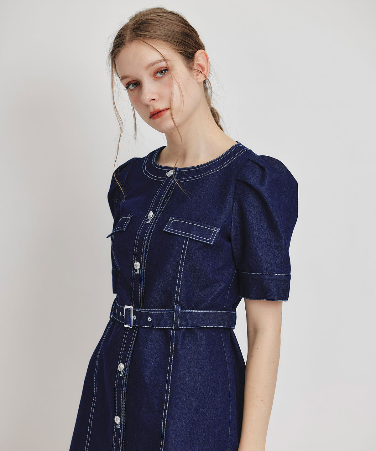 バイカラーステッチノーカラーデニムフレアミニワンピース