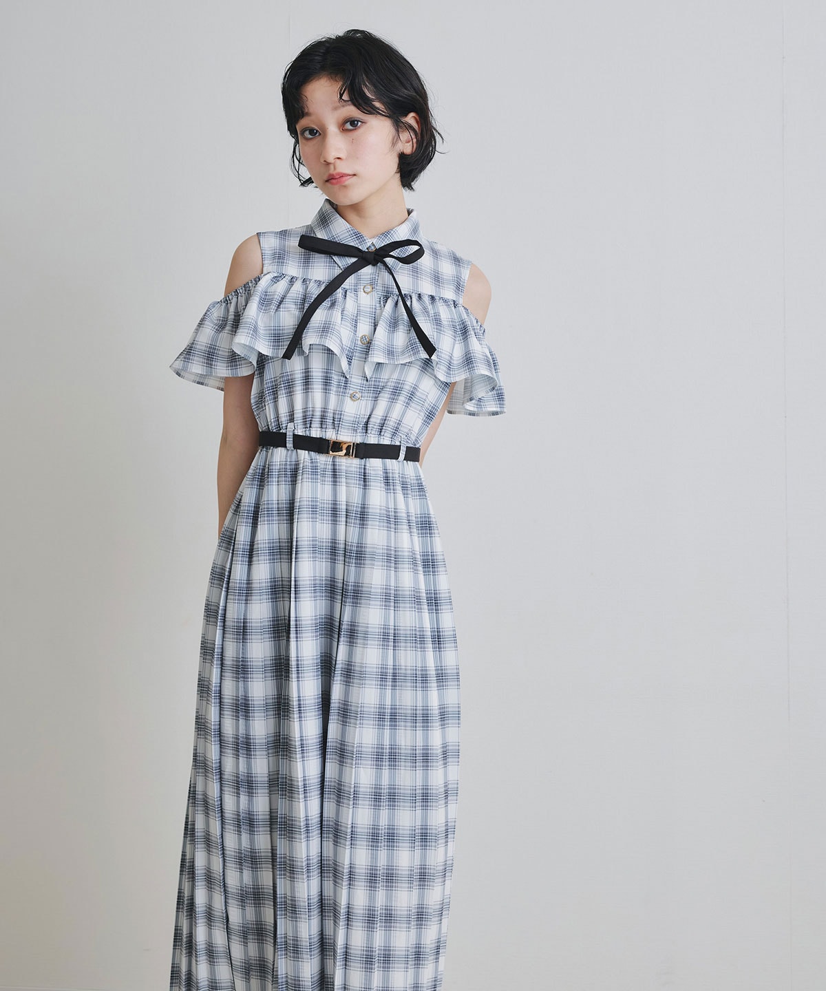 オープンショルダーチェックプリーツロングワンピース