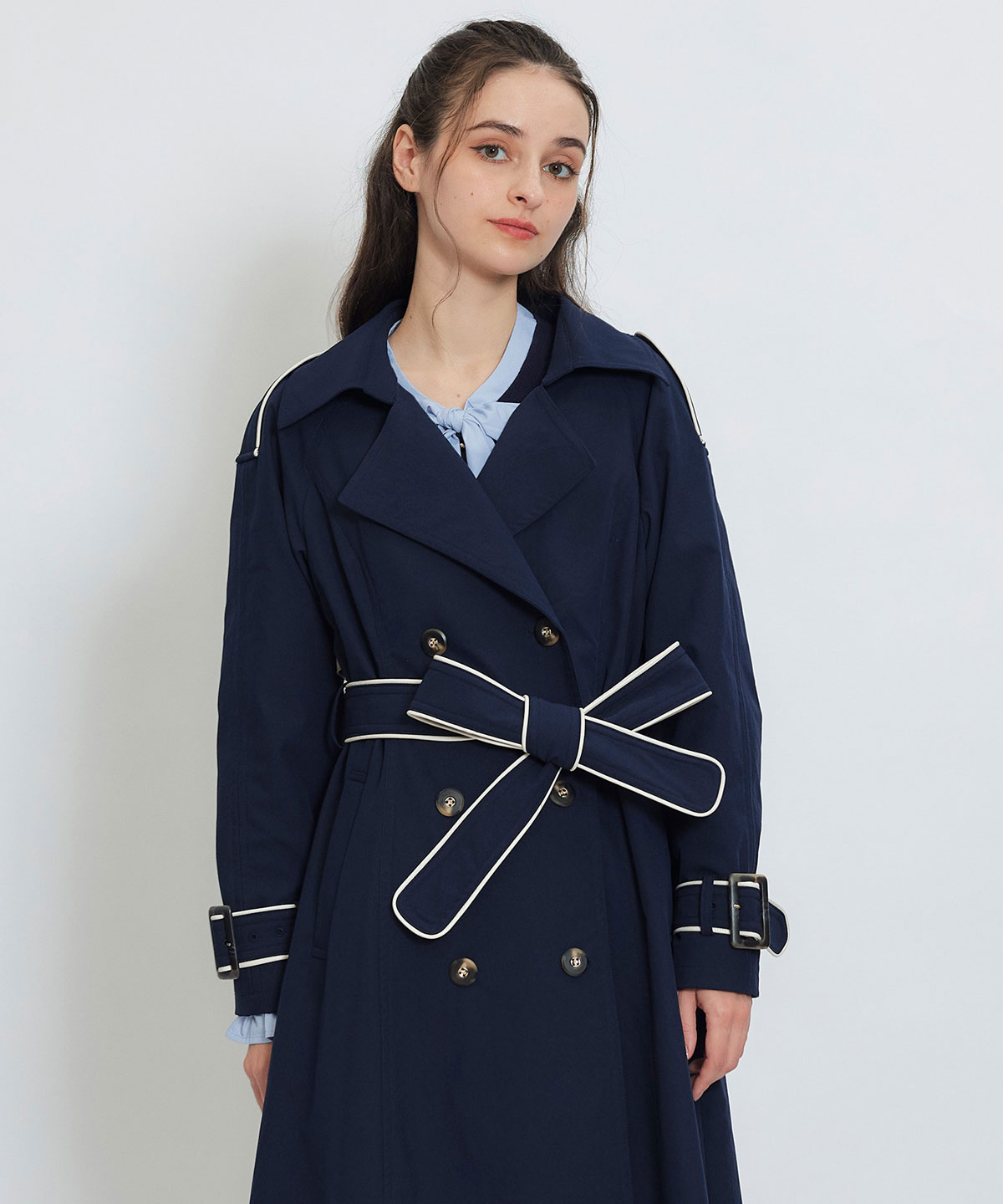 バックバイカラーパイピングベルトデザインロングトレンチコート