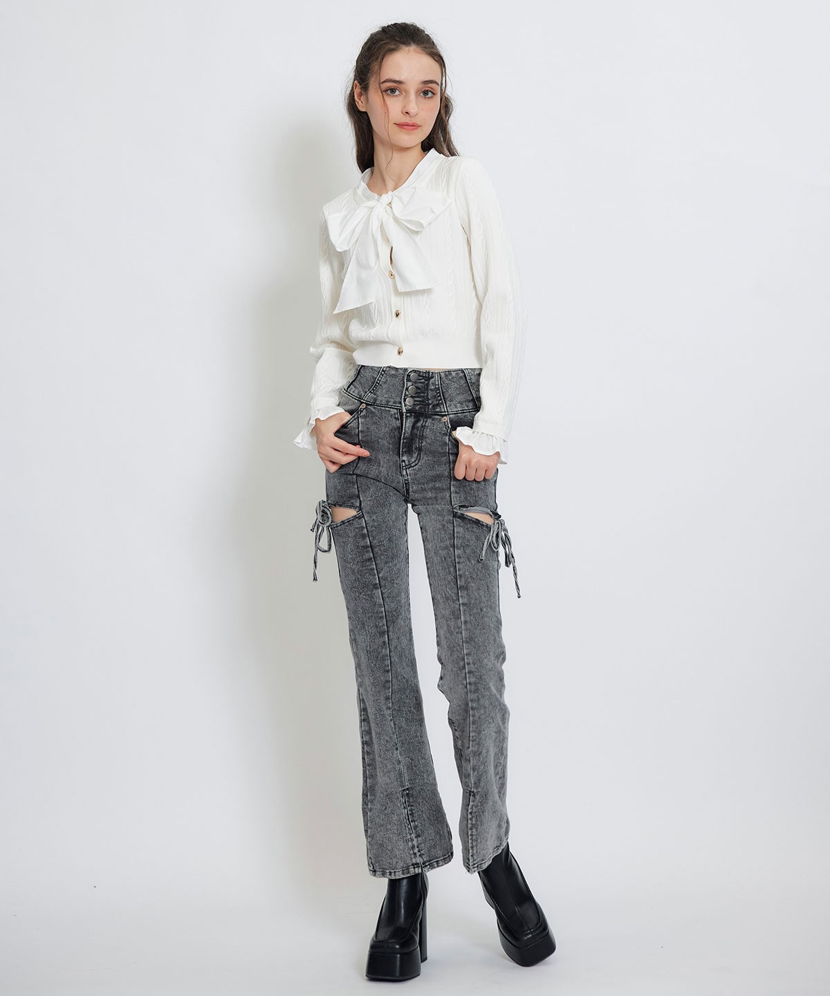 エンブレムボタンケーブルリボンタイニットトップス