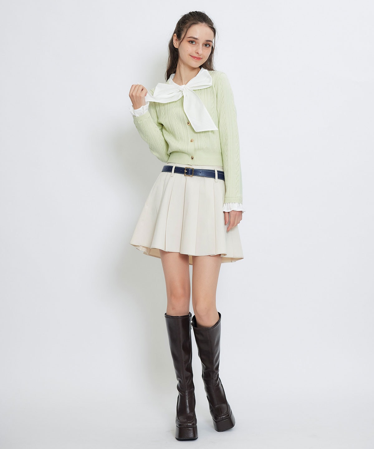 エンブレムボタンケーブルリボンタイニットトップス