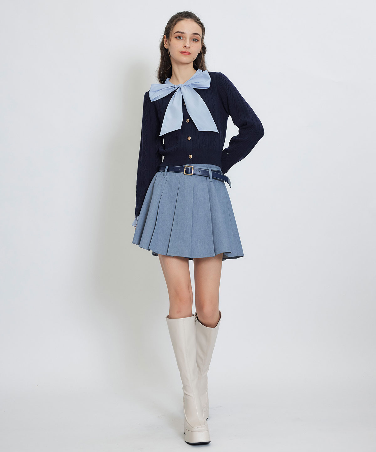 エンブレムボタンケーブルリボンタイニットトップス