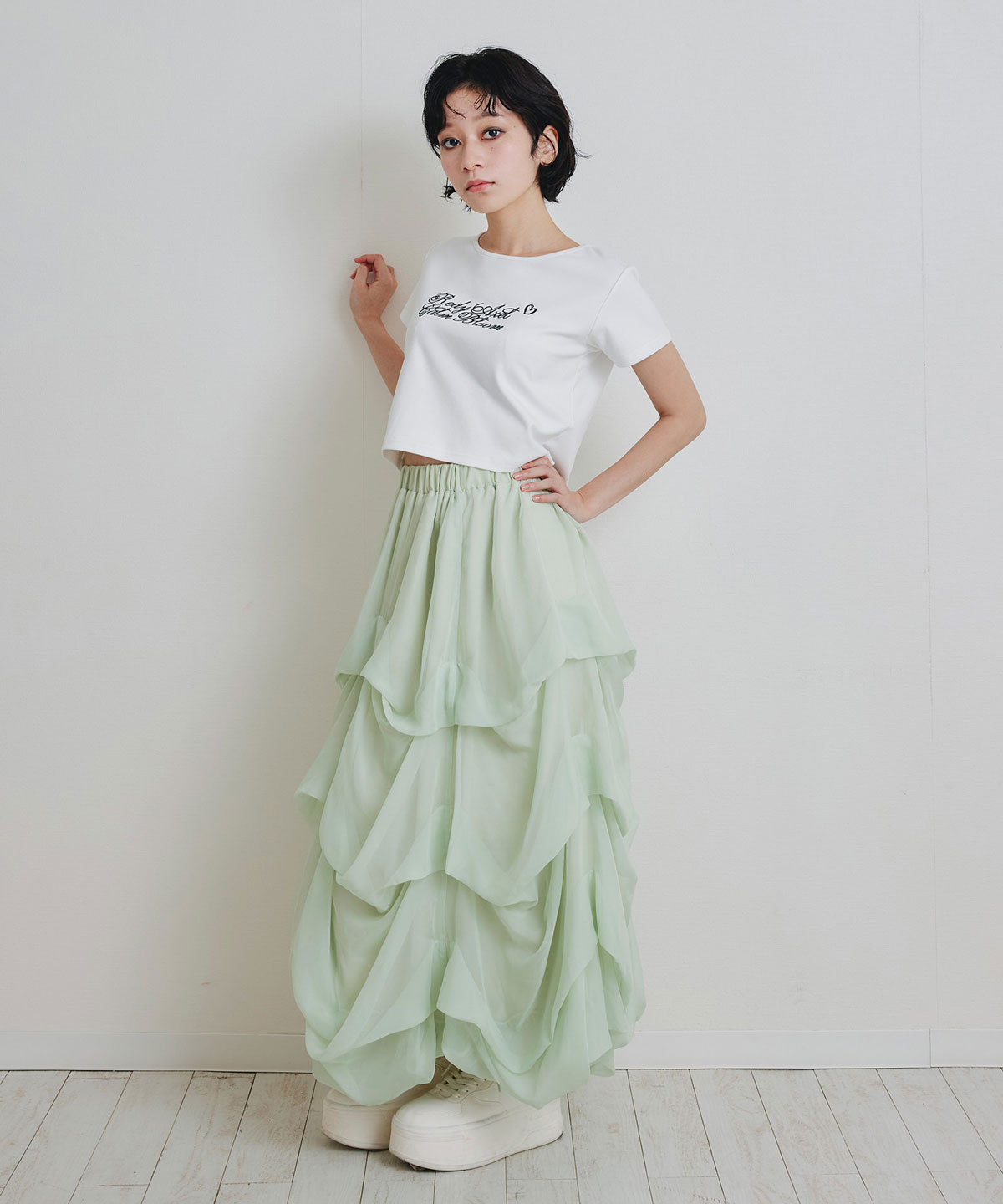 カリグラフィーロゴエンブロイダリークロップドTシャツ