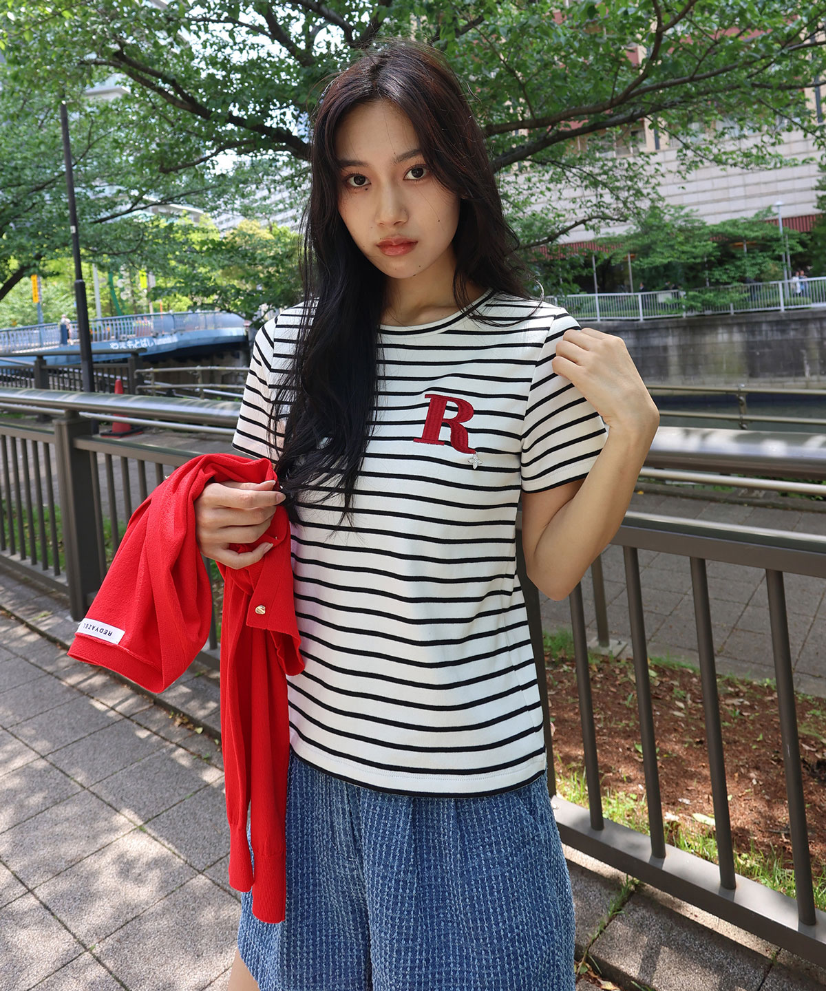 ビジューRチャームTシャツ