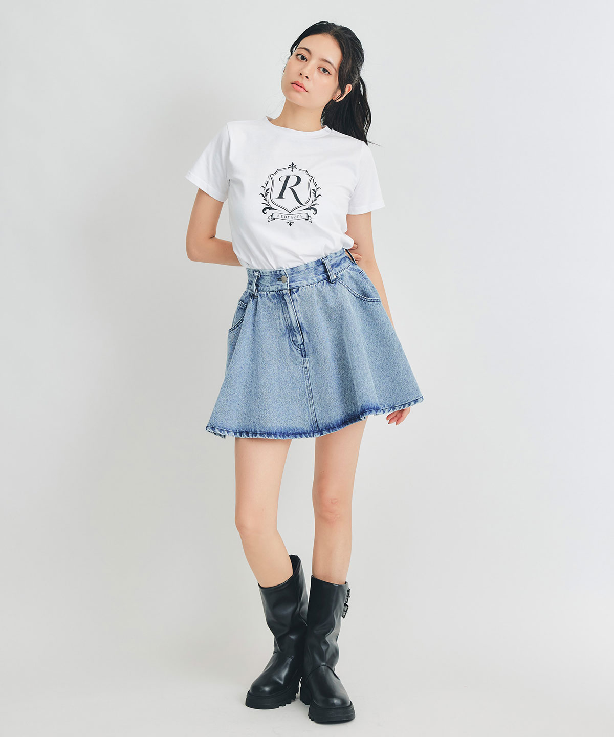 エンブレムロゴTシャツ
