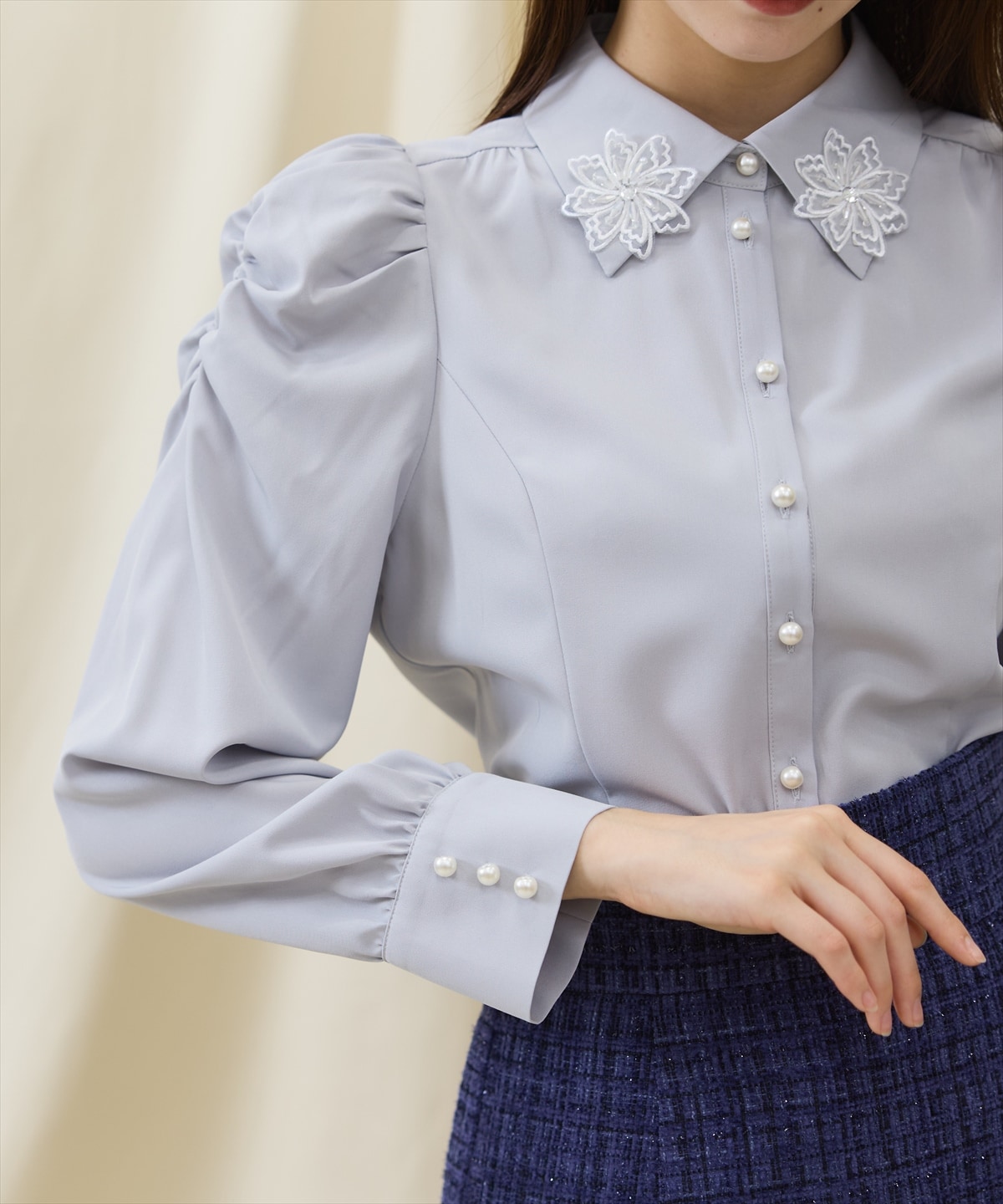 3Dフラワーレース衿パワショルブラウス