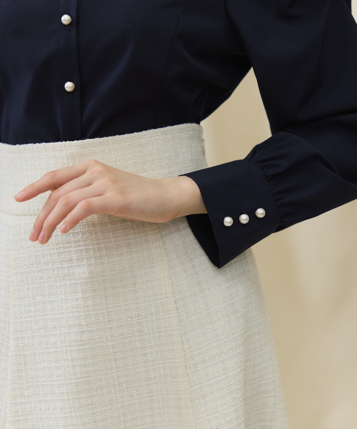 3Dフラワーレース衿パワショルブラウス