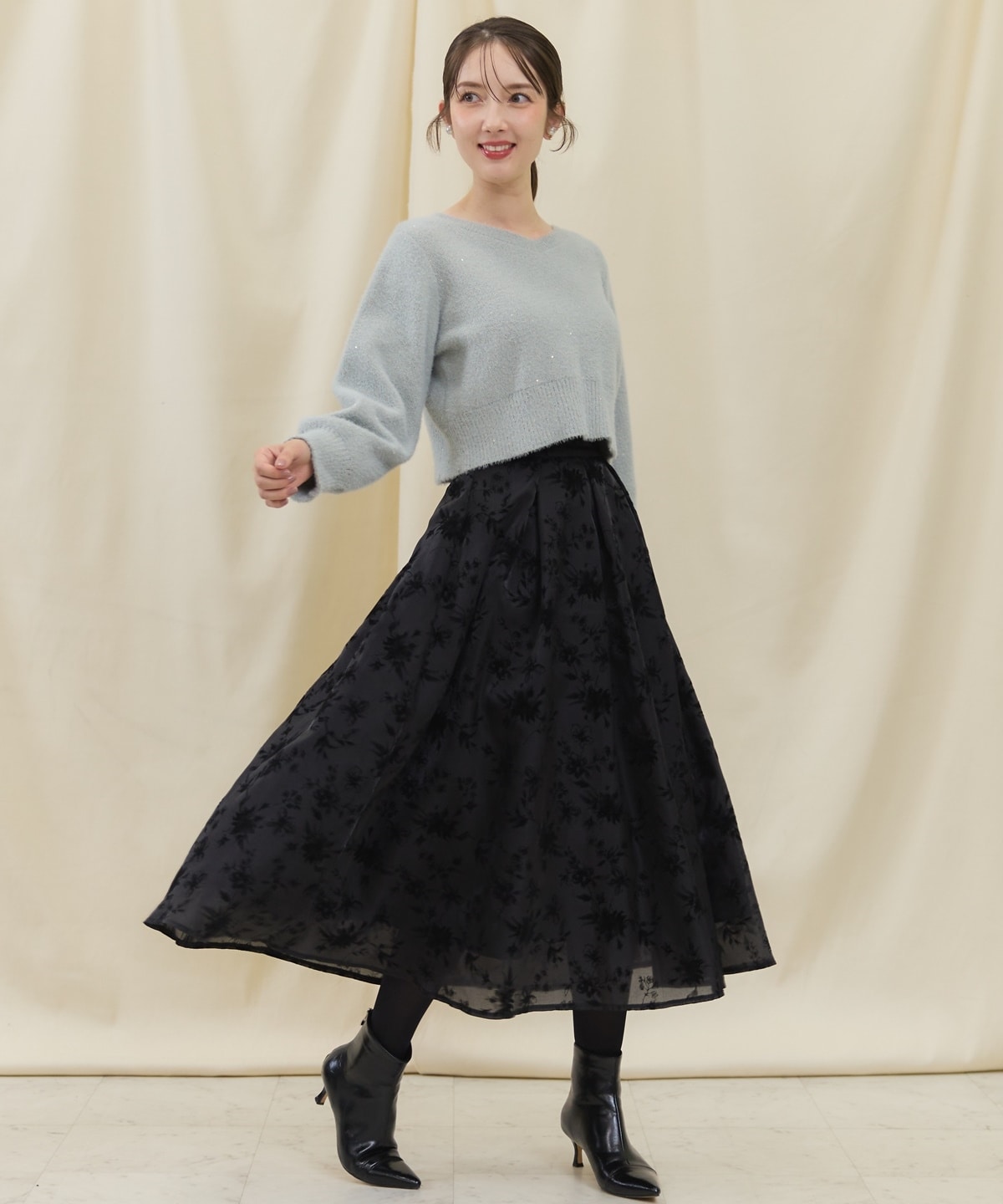 Vネックミニフラワースパンコールニットプルオーバー