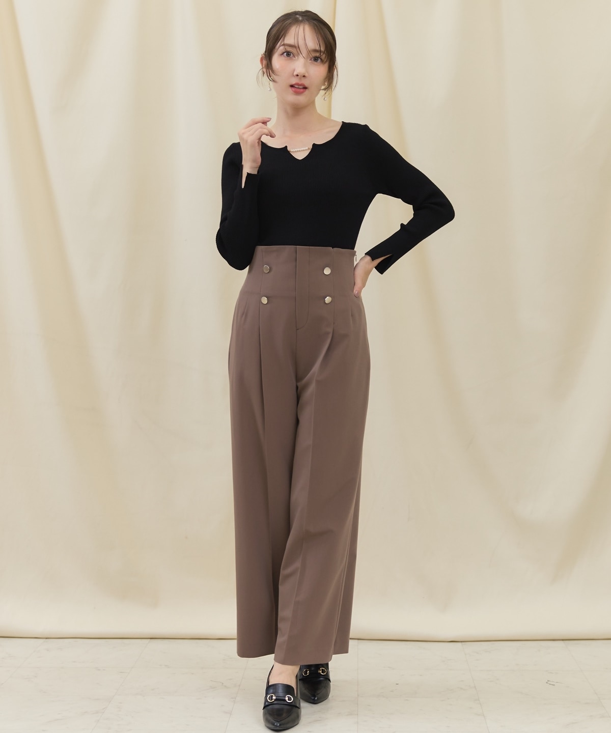 長袖パールキーネックニットプルオーバー