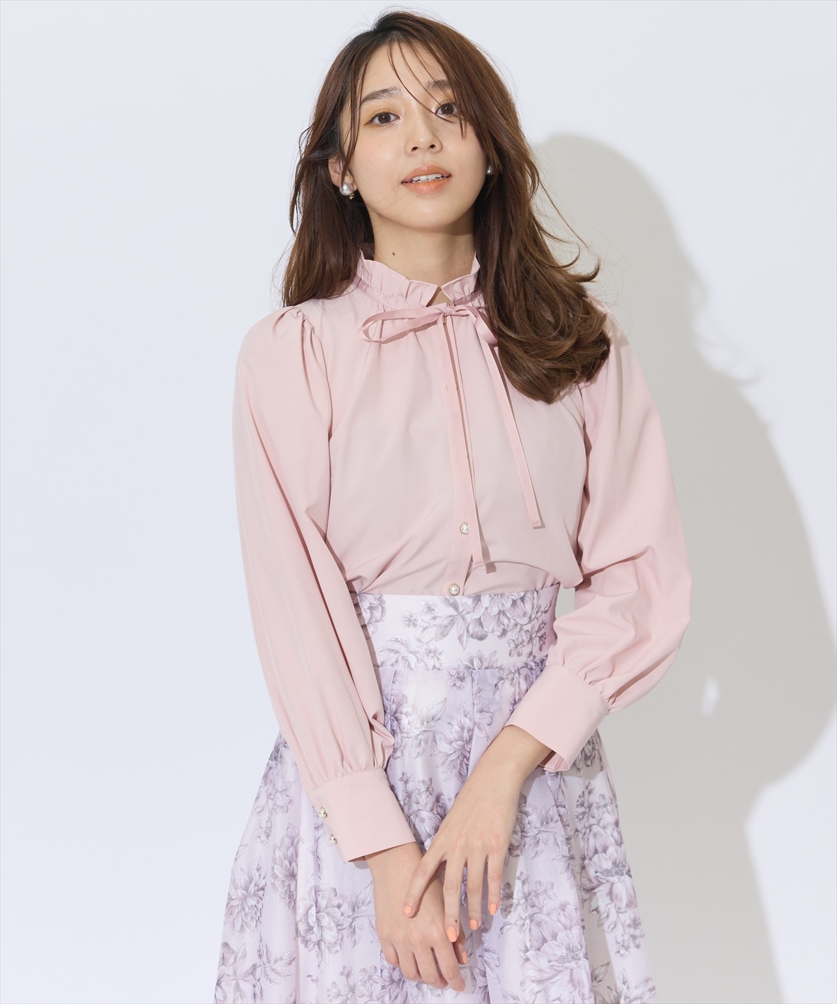 フリルハイネックナローリボンブラウス