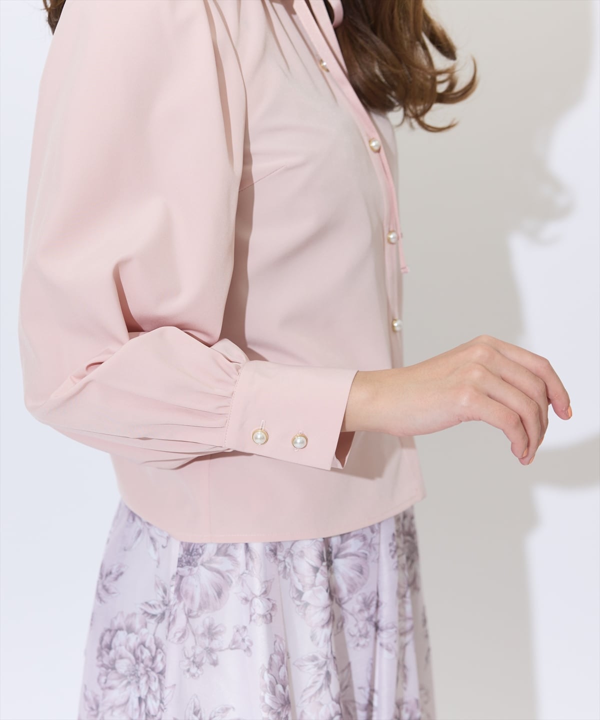 フリルハイネックナローリボンブラウス