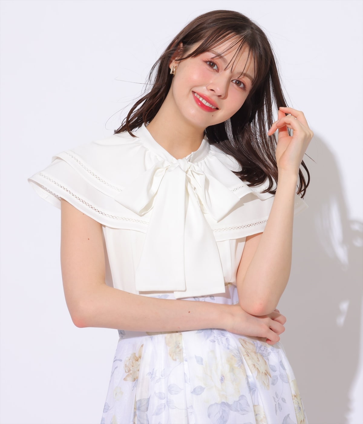 ラッフルカラーボウタイブラウス