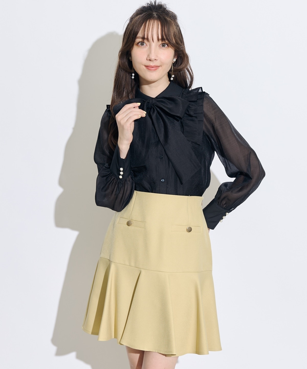 金ボタンカルゼペプラムミニスカート