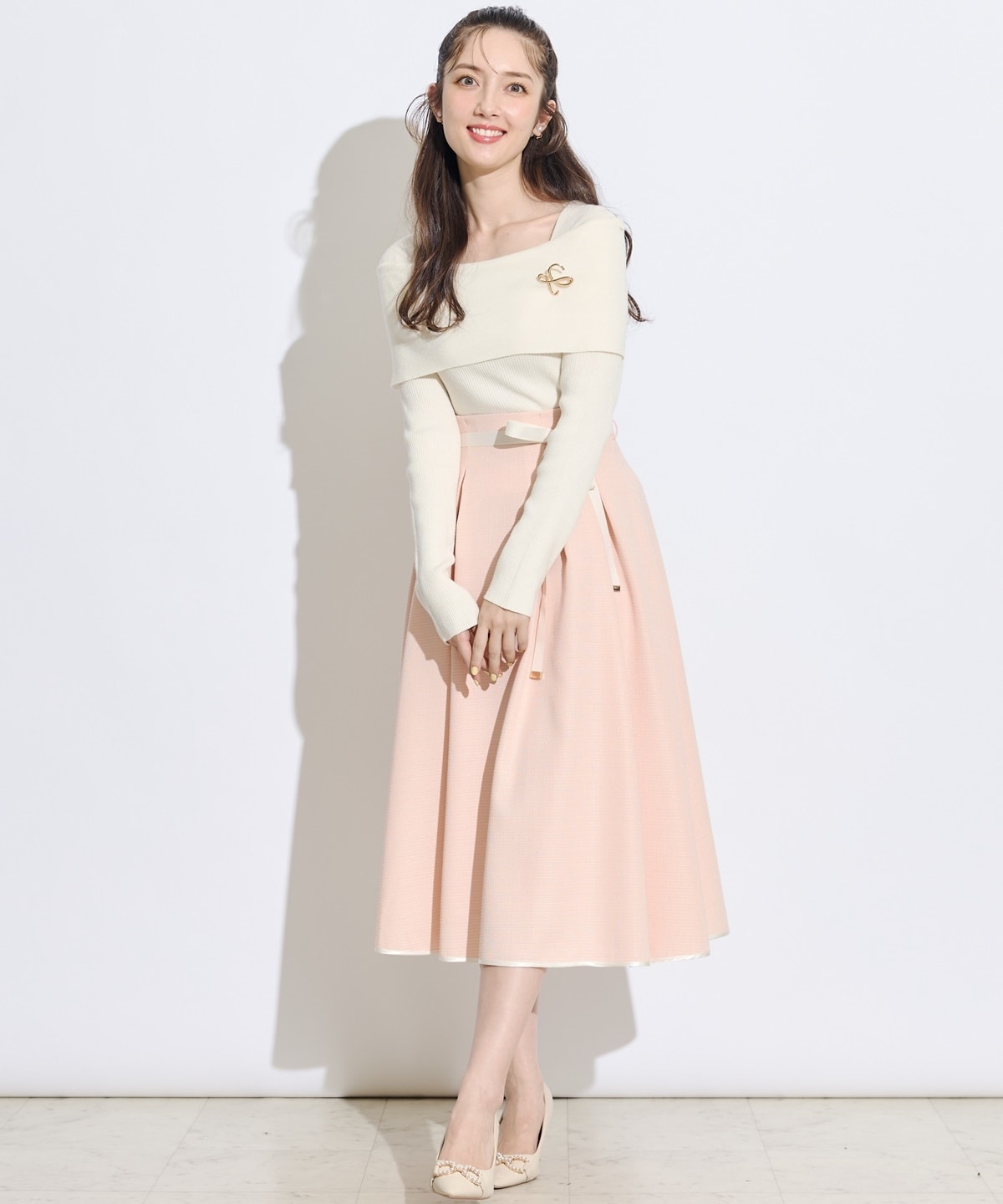 セレクトモチーフブローチ付きオフショルラメニットプルオーバー