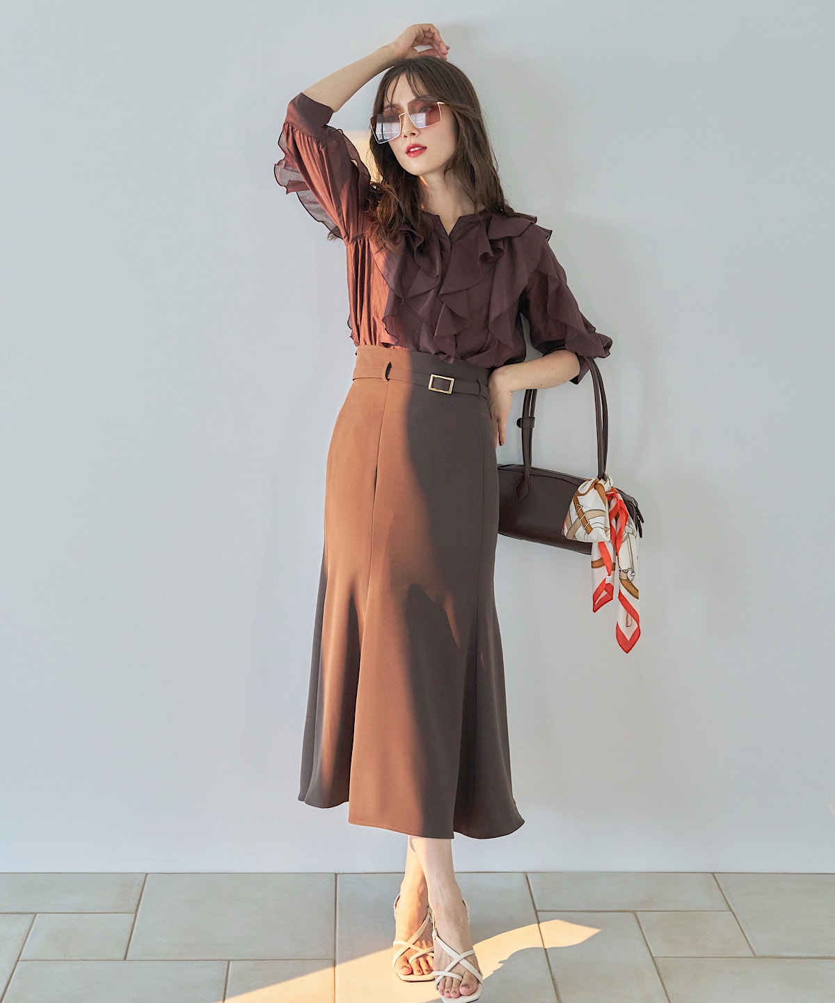 キーネックラッフルフリルブラウス