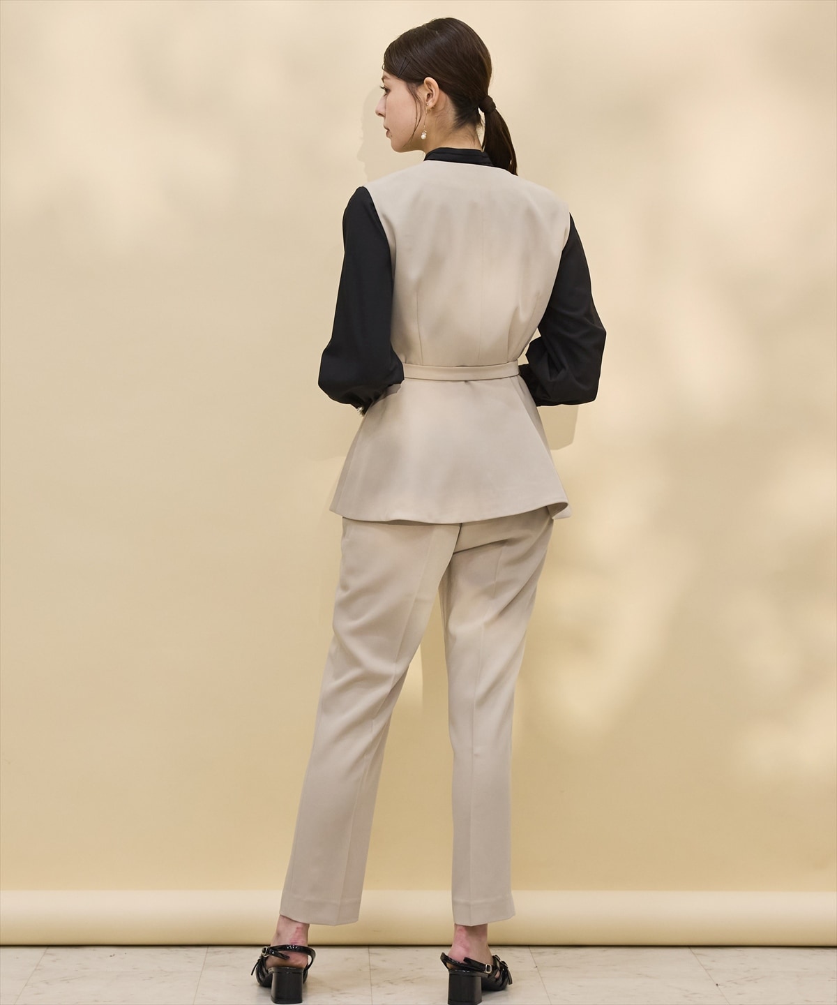 ベルテッドペプラムジレ