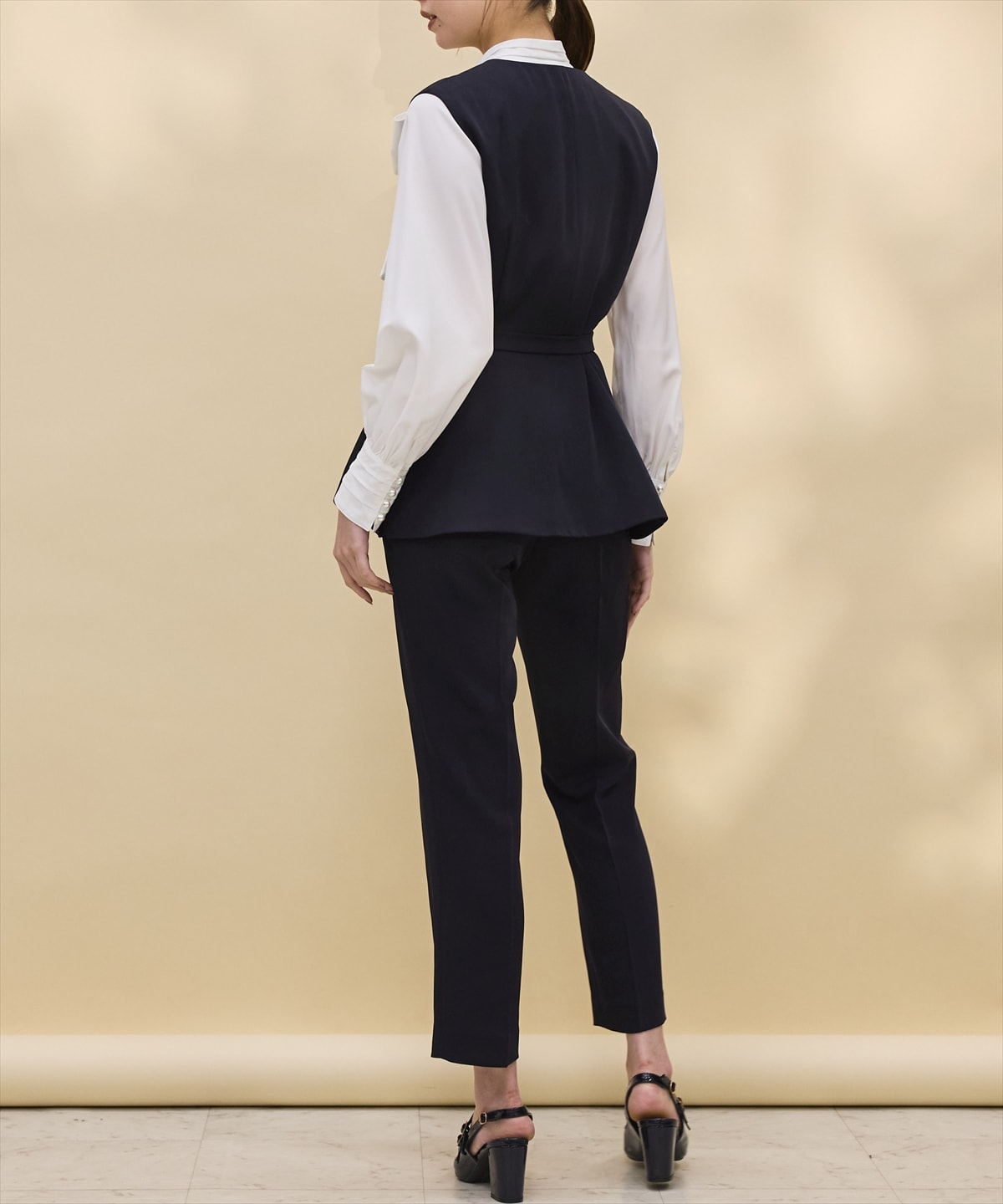 ベルテッドペプラムジレ