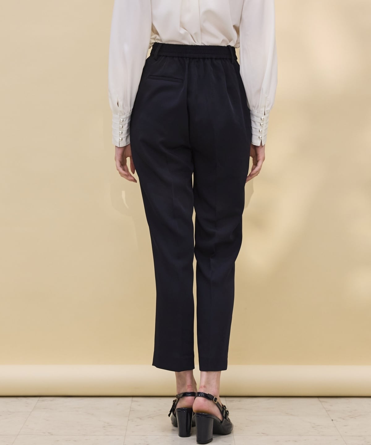 ベーシックテーパードパンツ