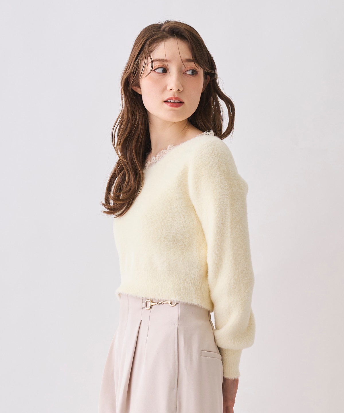 【12/5(Fri)発売開始】レースネックフェザーニット