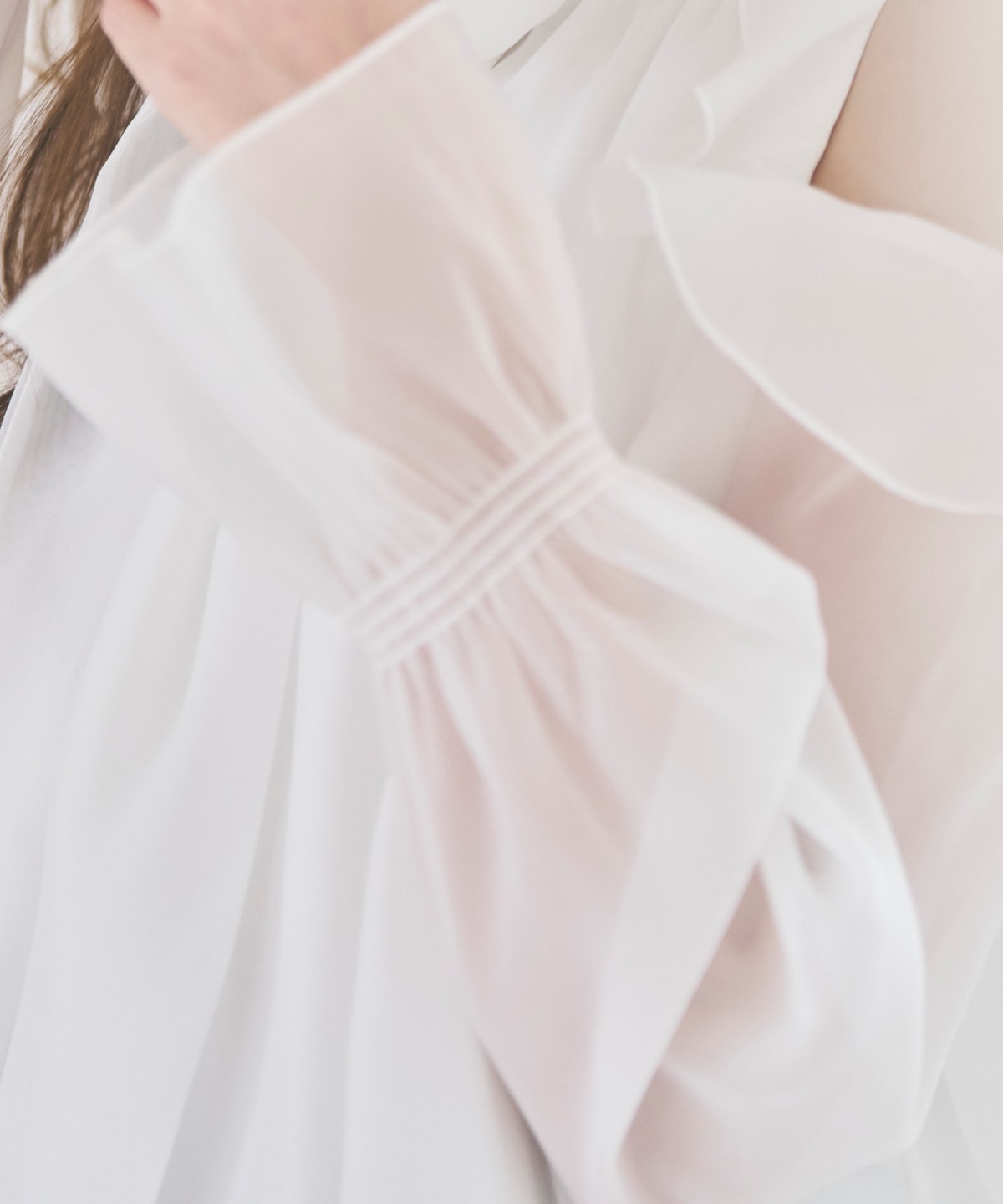 【3/6(Fri)発売】オフショルフリルシアーブラウス