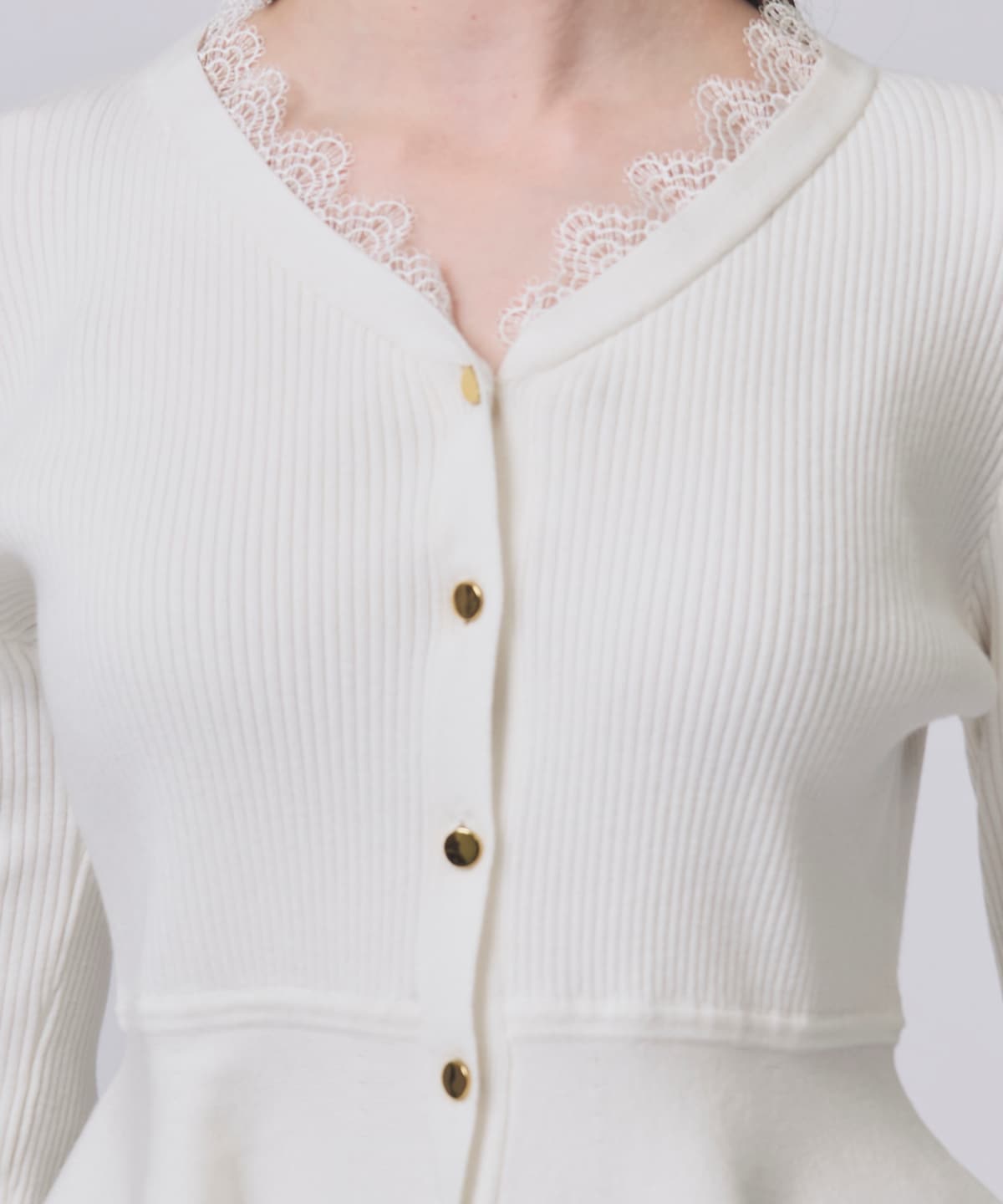 【2/13(Fri)予約開始】レースネックペプラムニット