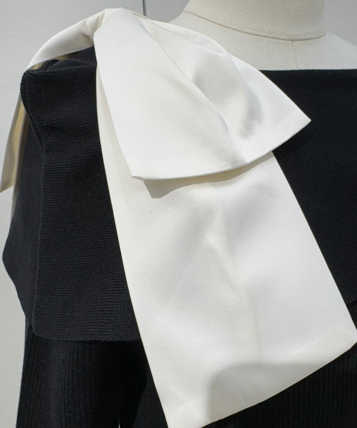 【2/6(Fri)発売】サテンリボン付オフショルニットプルオーバー