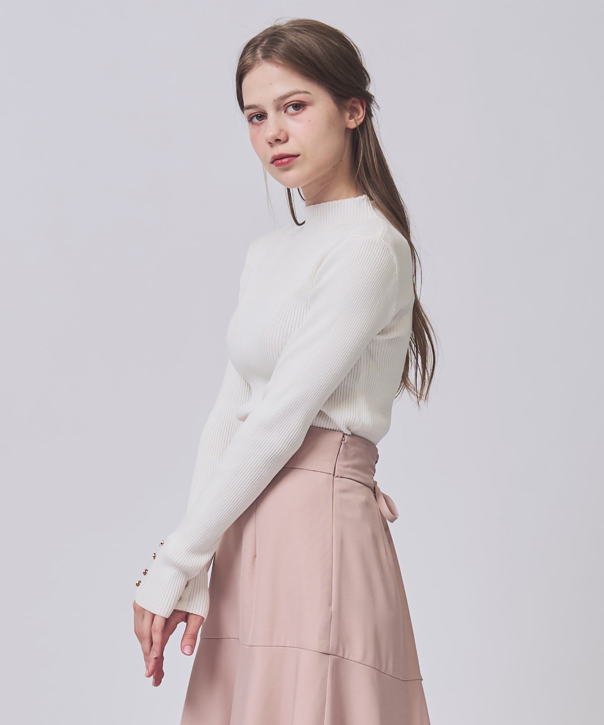 【1/30(Fri)発売開始】金ボタン付きモックネックリブニット