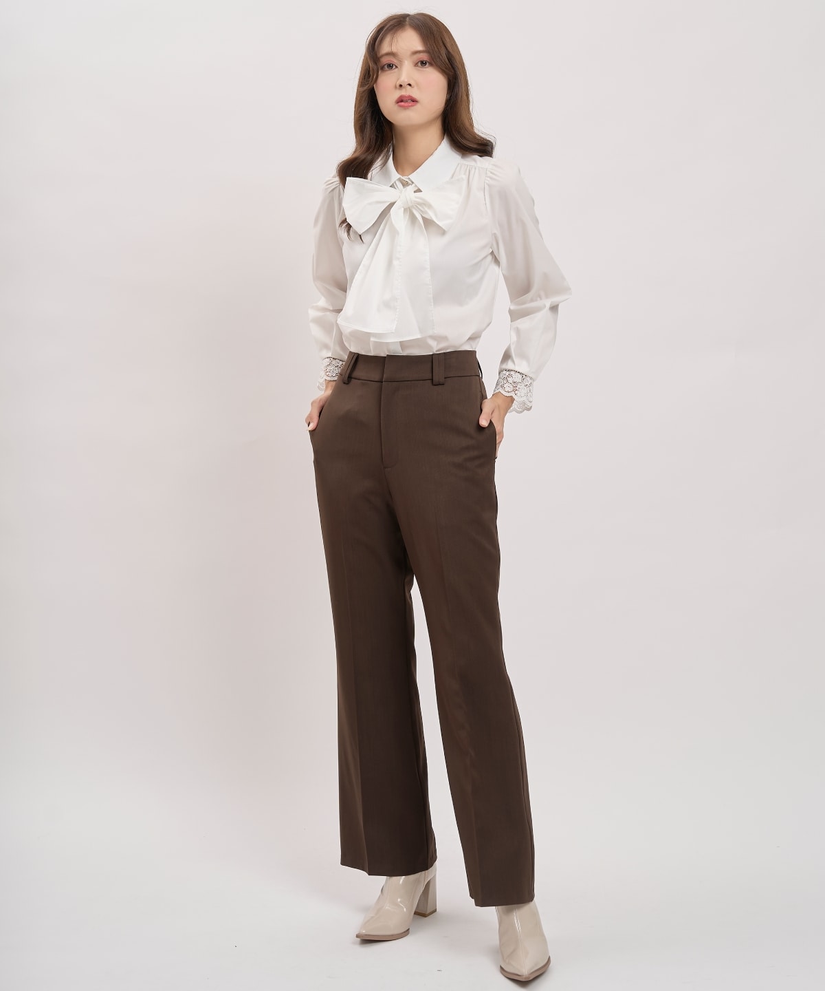 美シルエットセンタープレスフレアパンツ