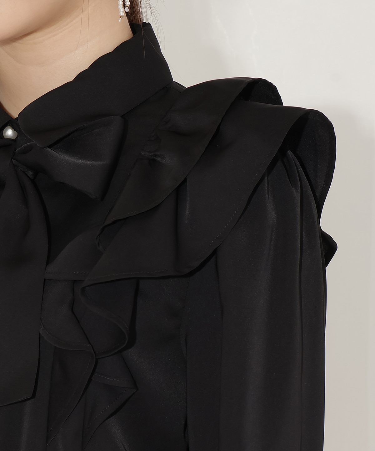 ダブルフリルリボンタイブラウス