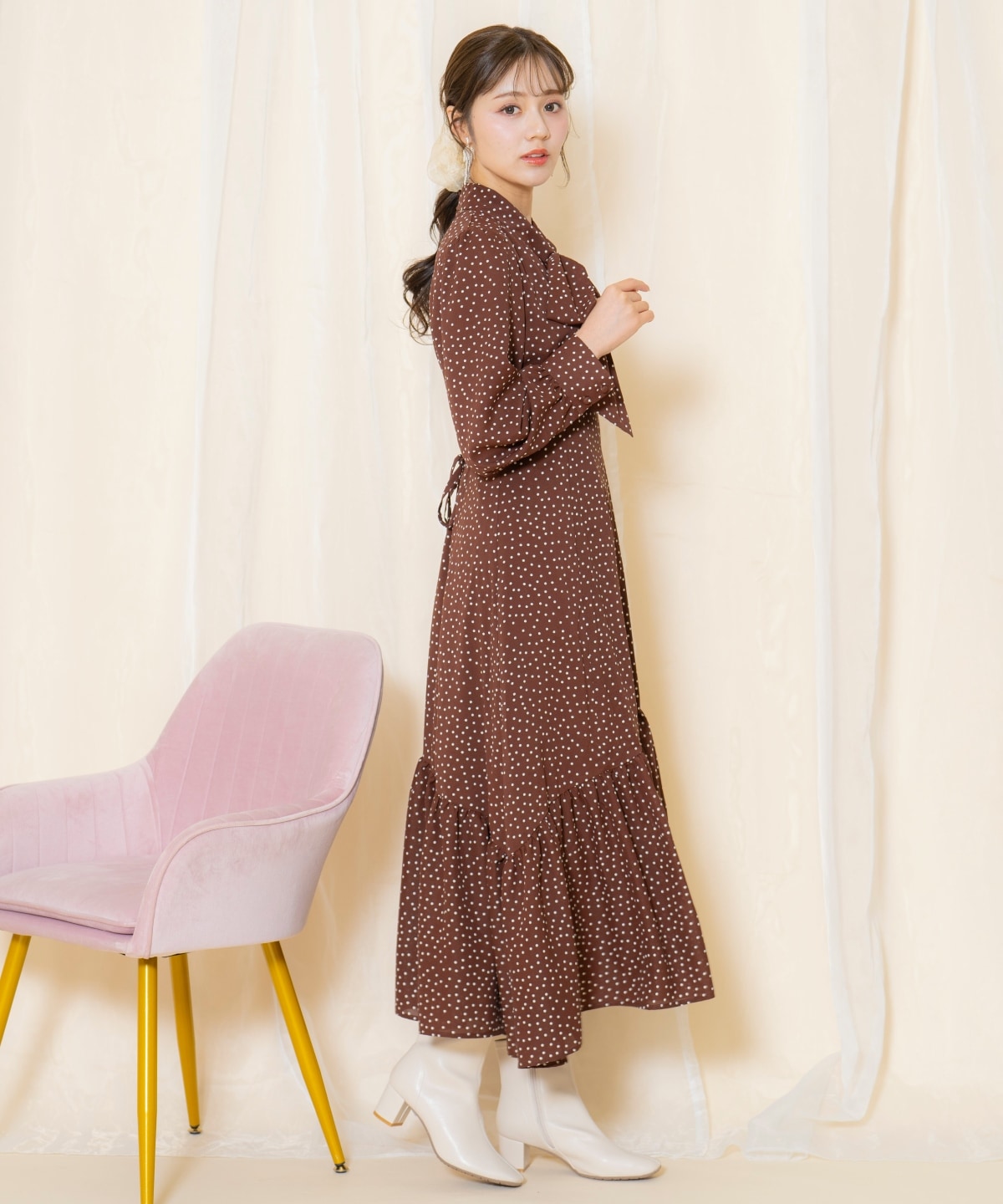 ドット柄ギャザーヘムボウタイワンピース