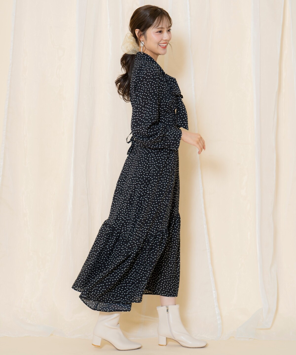ドット柄ギャザーヘムボウタイワンピース