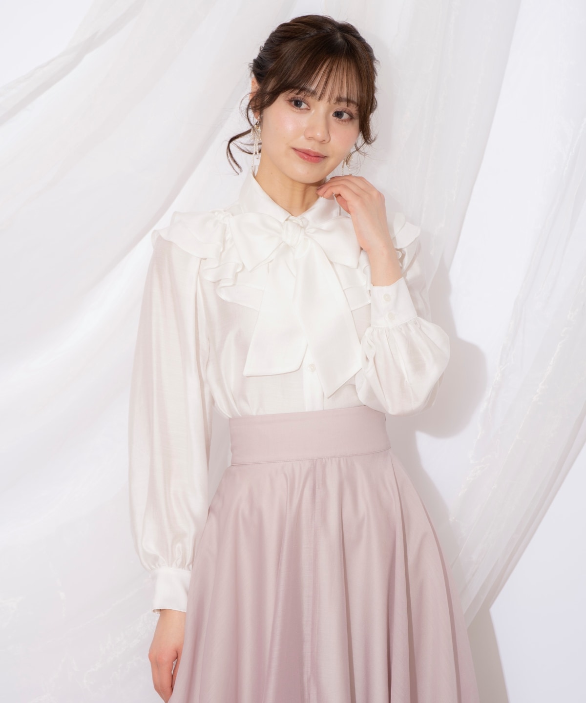 ギャザーフリルボウタイブラウス