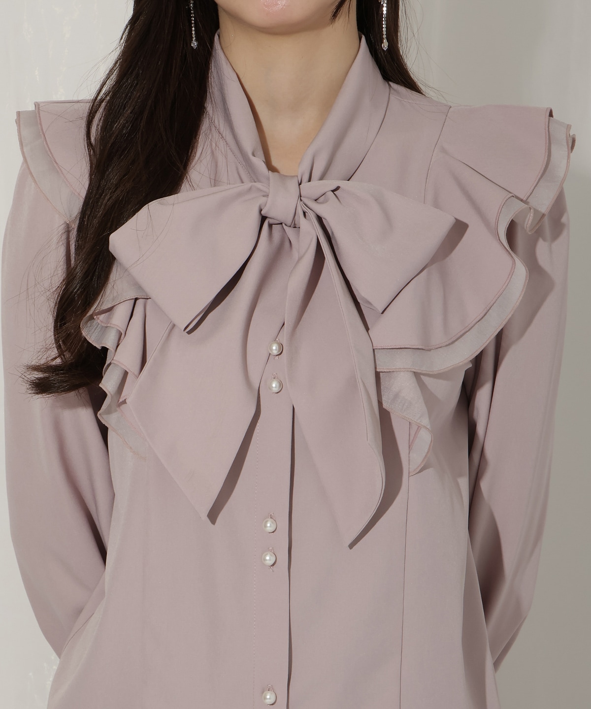 ラッフルボウタイブラウス