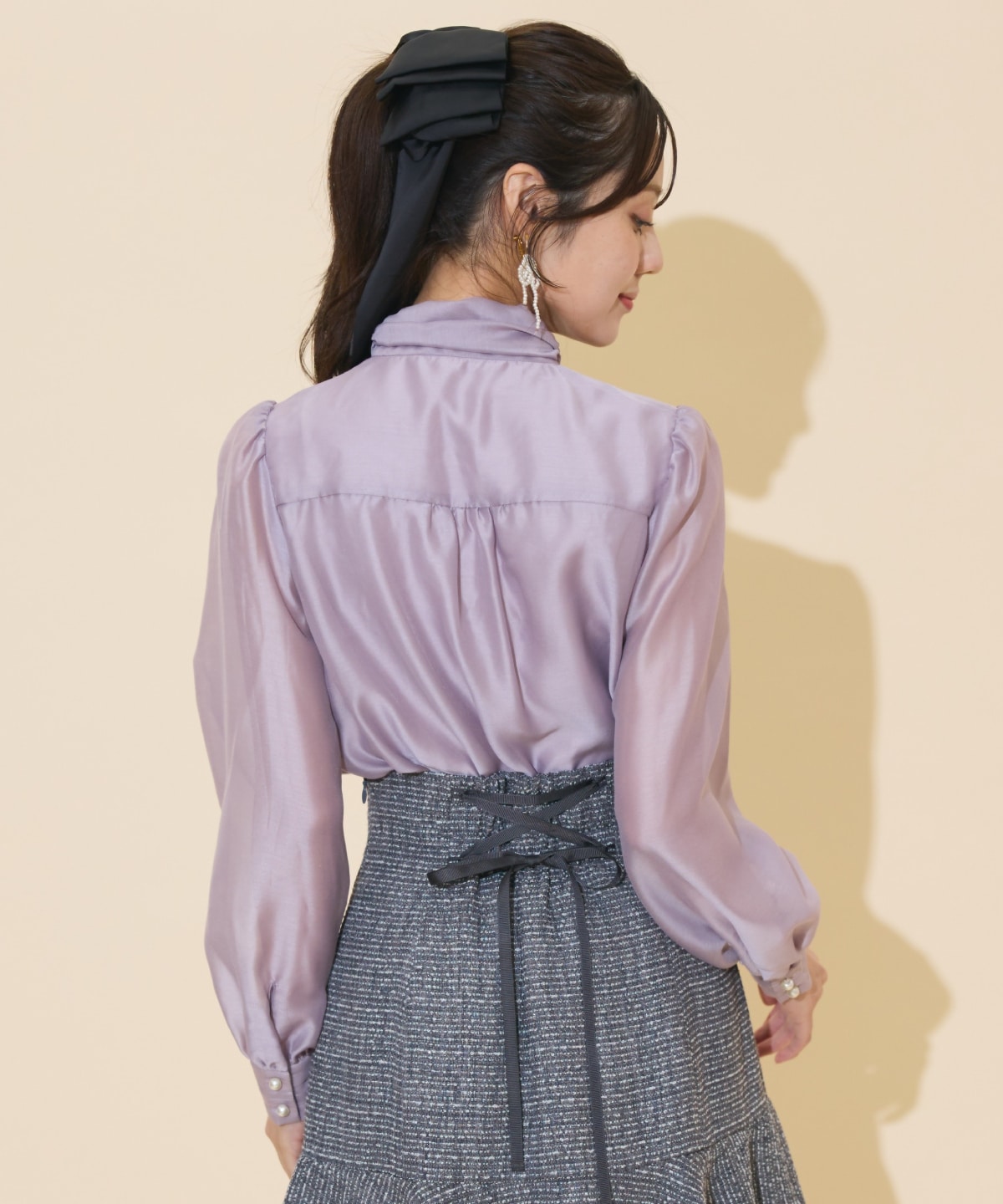 ボリュームリボンタイブラウス