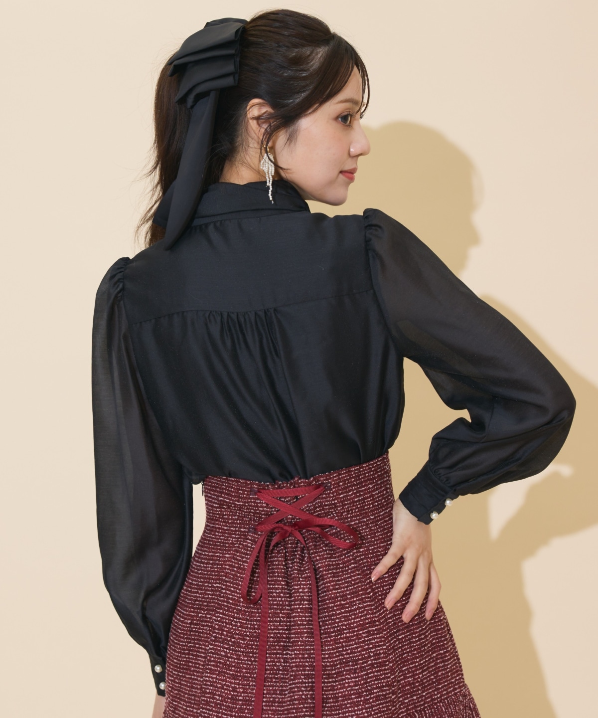 ボリュームリボンタイブラウス