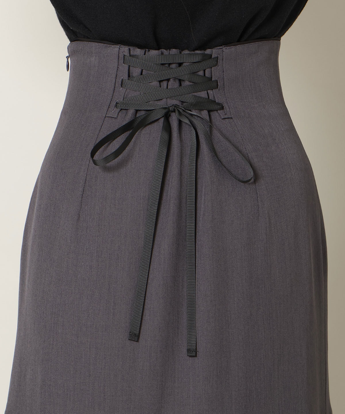 パイピングヘムティアードスカート