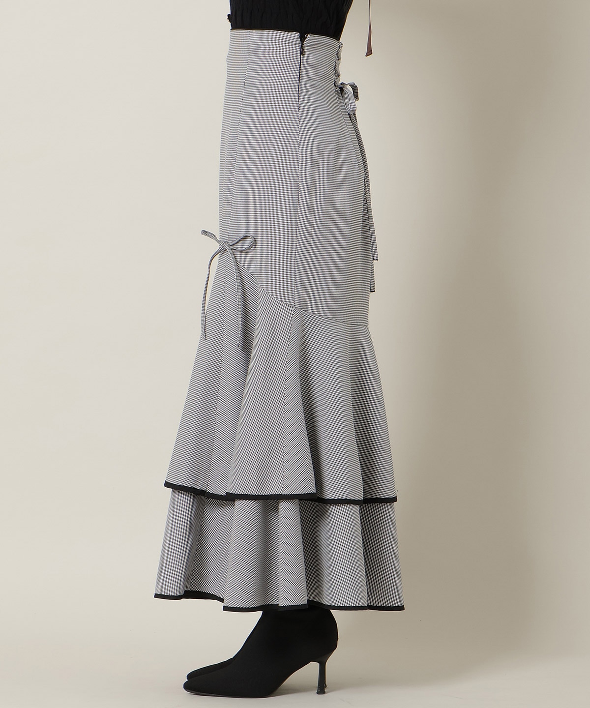 パイピングヘムティアードスカート