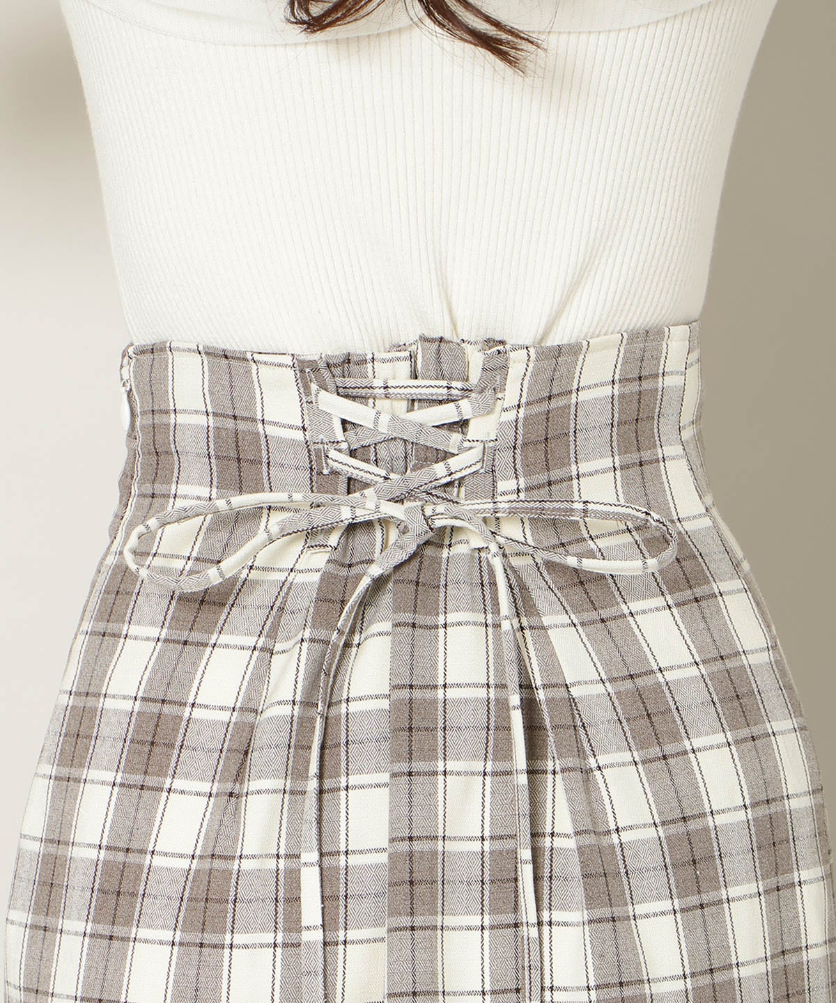 スリットデザインラッフルハイウエストスカート