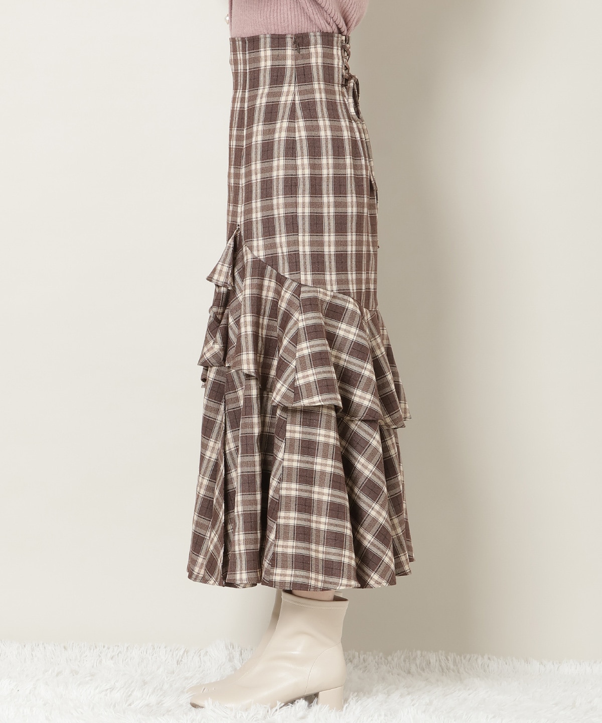 スリットデザインラッフルハイウエストスカート