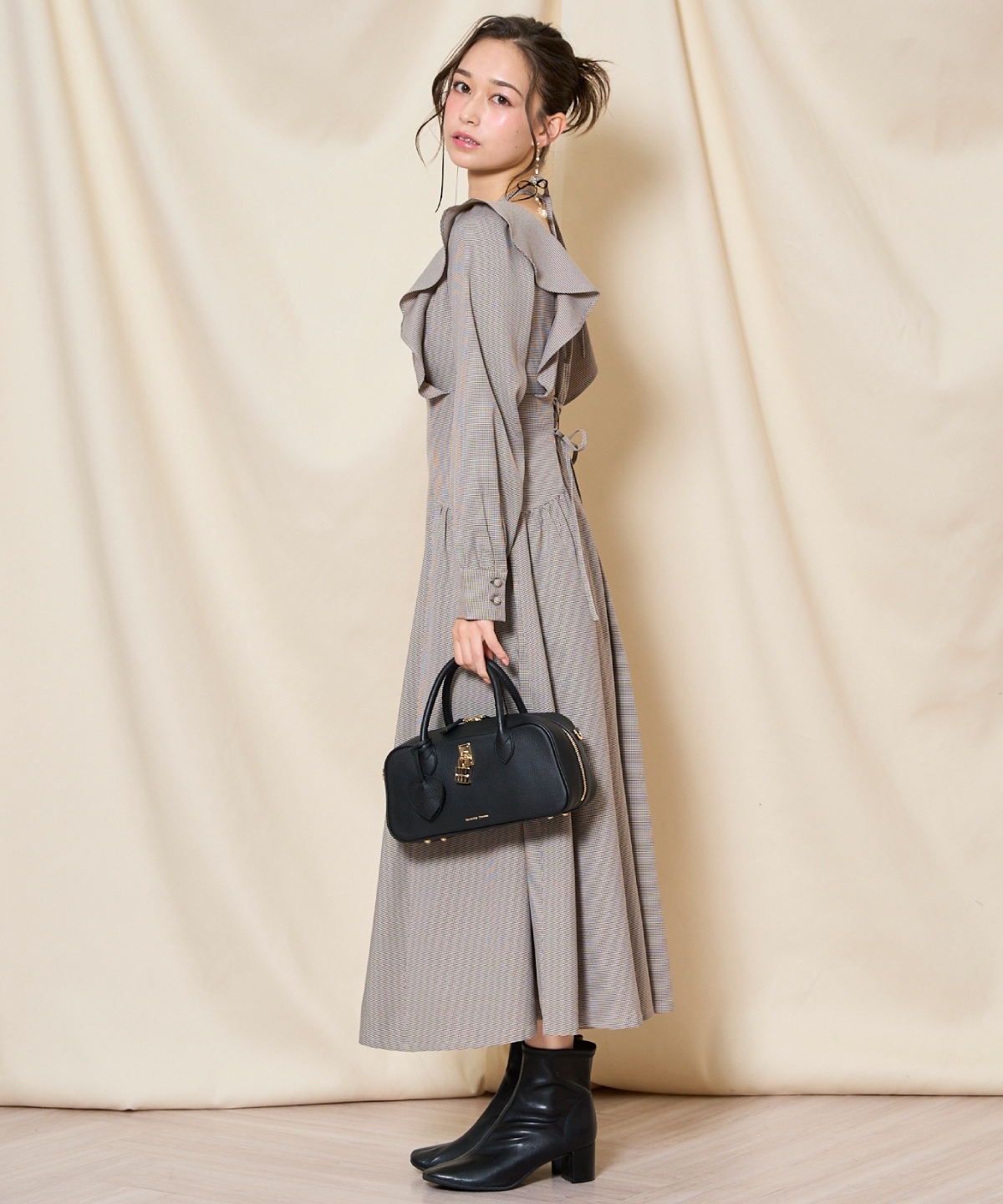 ネックリボンギャザー切り替えワンピース